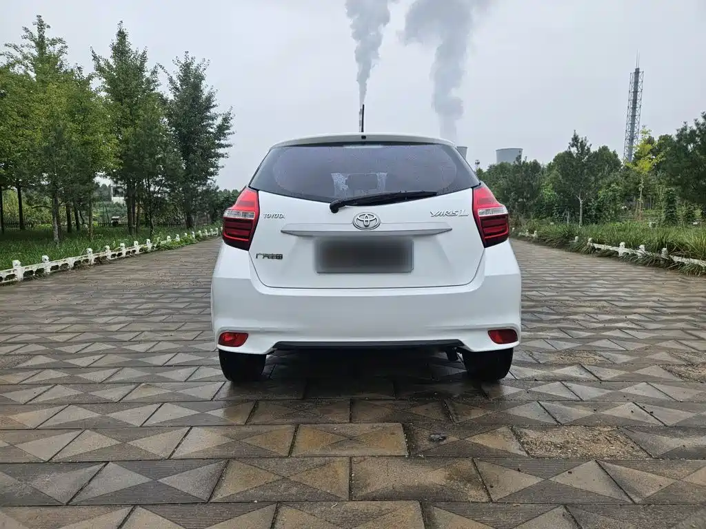 Toyota Yaris L — фото 6