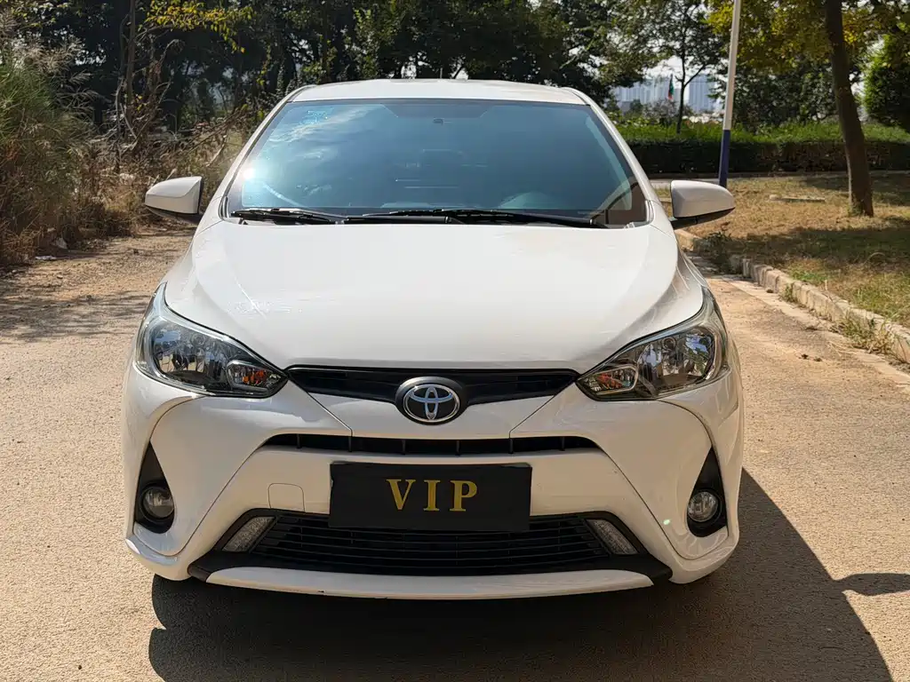 Toyota Yaris L — фото 2