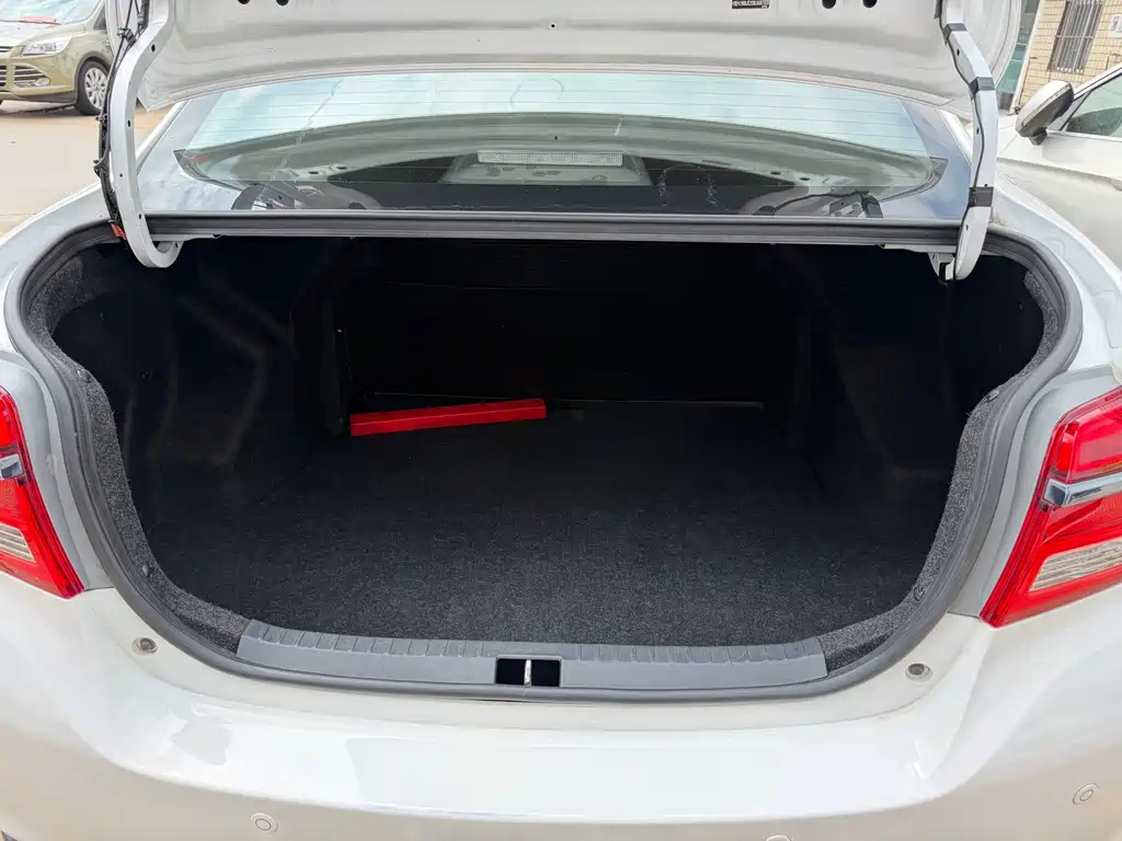 Toyota Yaris L — фото 14