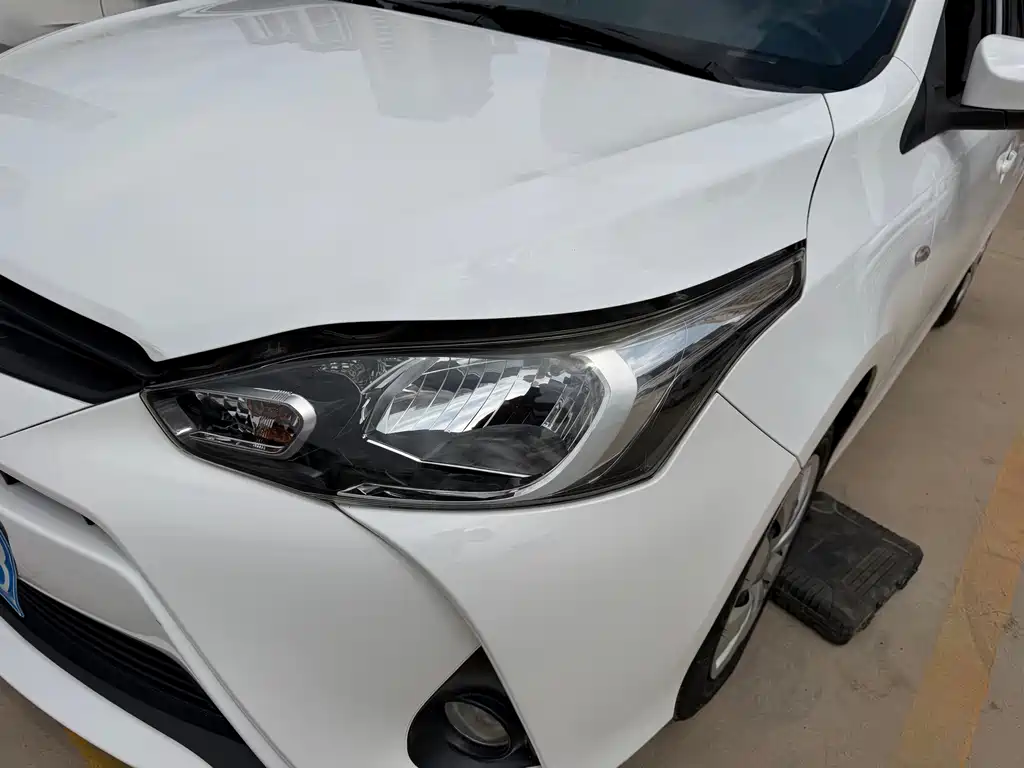 Toyota Yaris L — фото 15