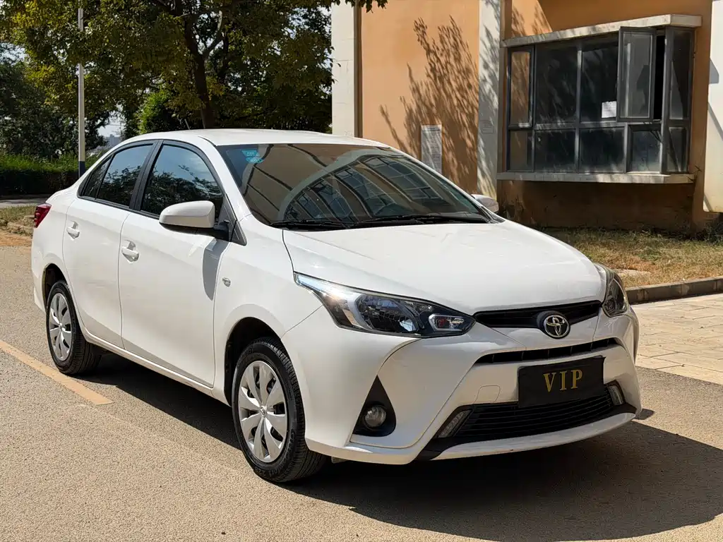 Toyota Yaris L — фото 3