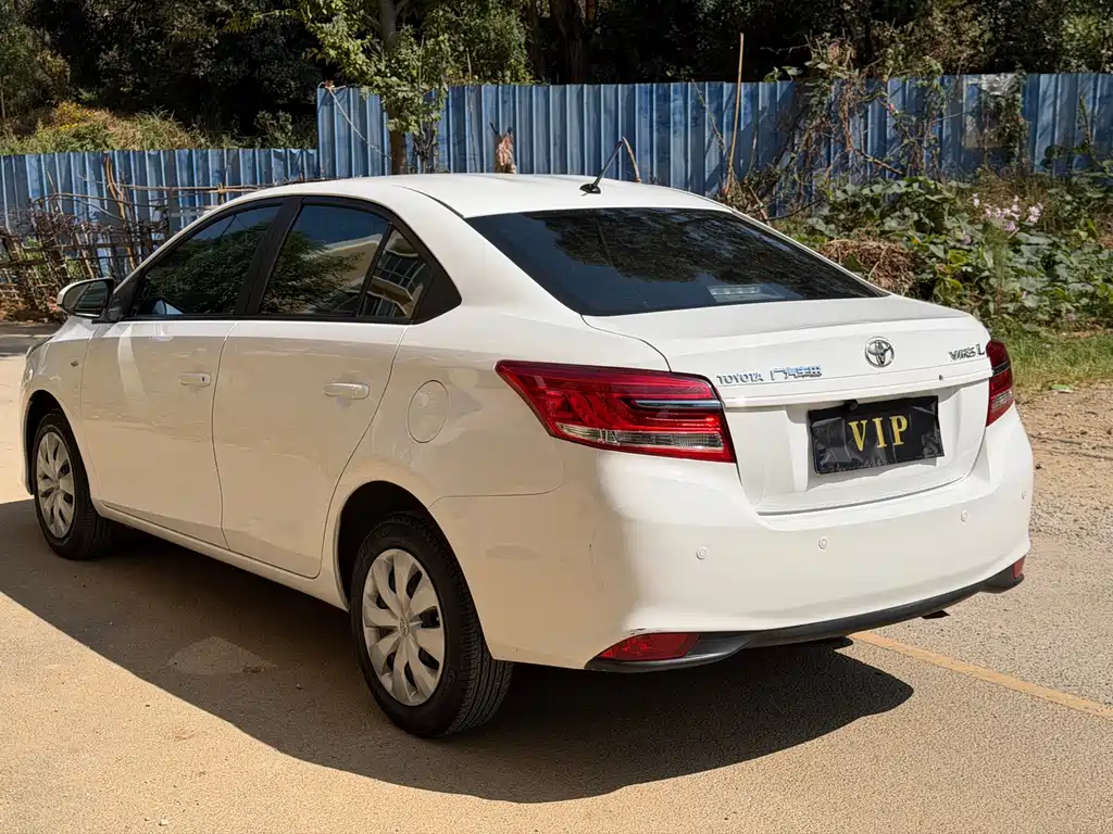 Toyota Yaris L — фото 6