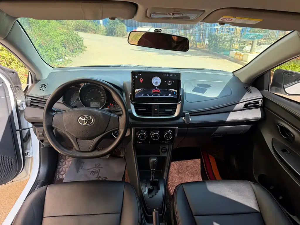Toyota Yaris L — фото 10