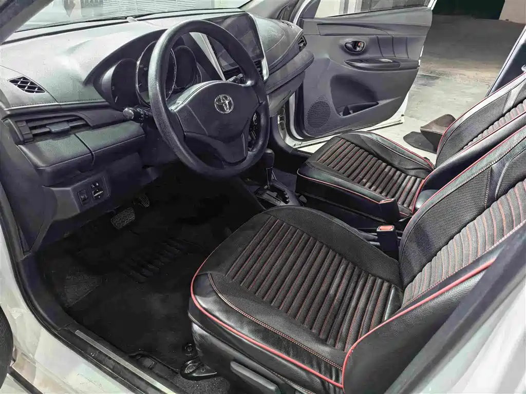 Toyota Yaris L — фото 3