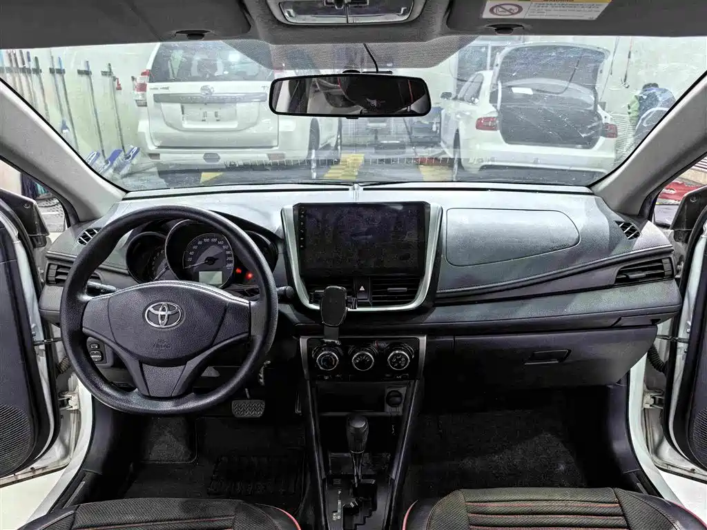 Toyota Yaris L — фото 7