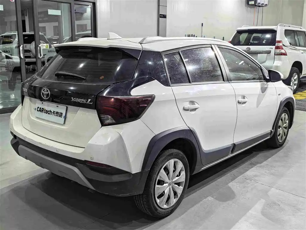 Toyota Yaris L — фото 9