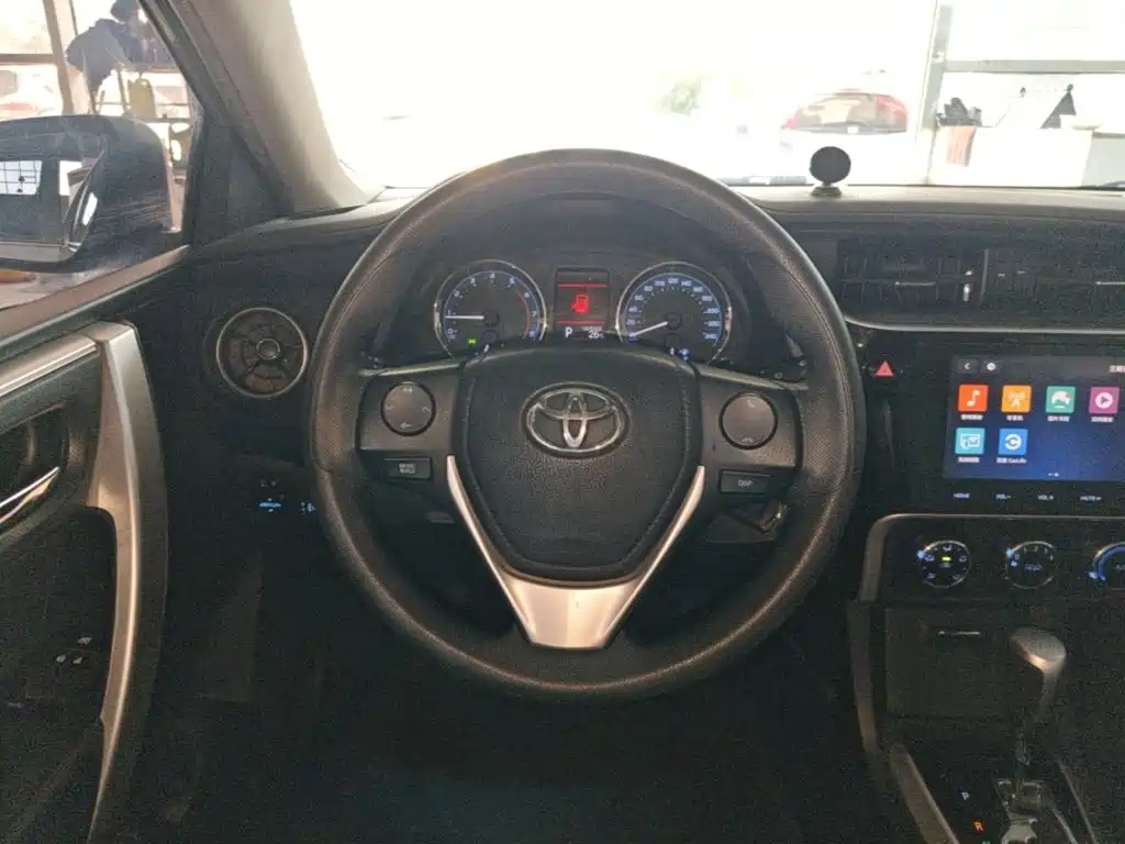 Toyota Corolla — фото 11