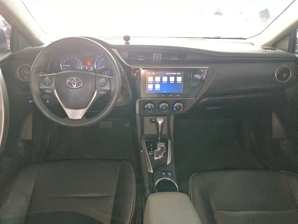 Toyota Corolla — фото 10