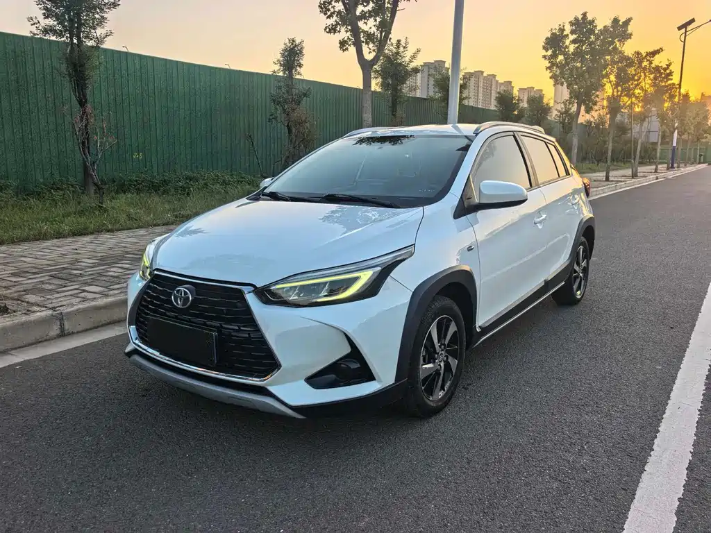 Toyota Yaris L — фото 2