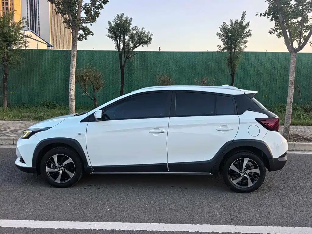 Toyota Yaris L — фото 3