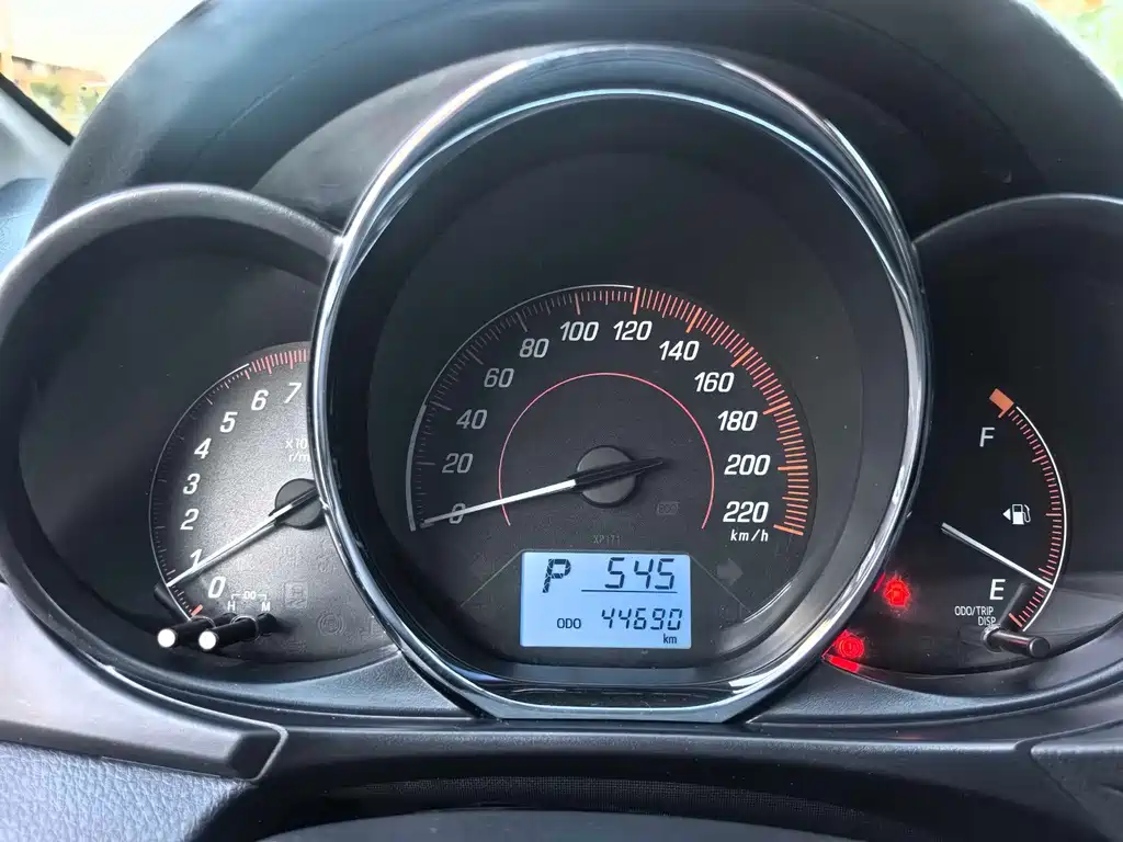 Toyota Yaris L — фото 4