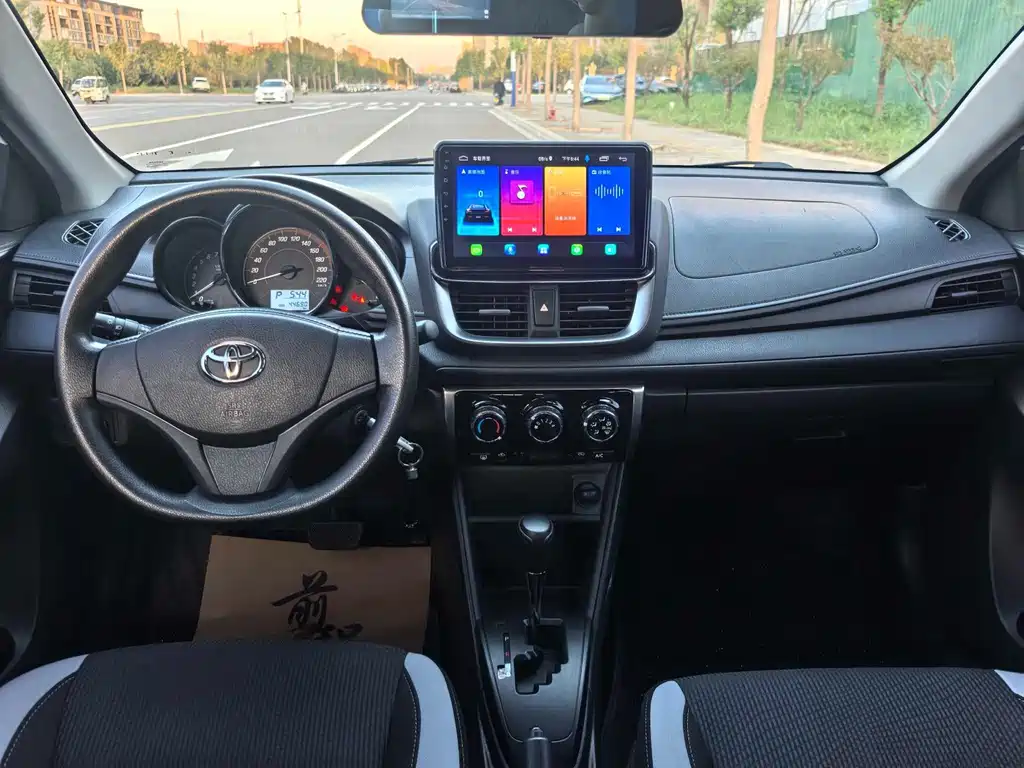 Toyota Yaris L — фото 5