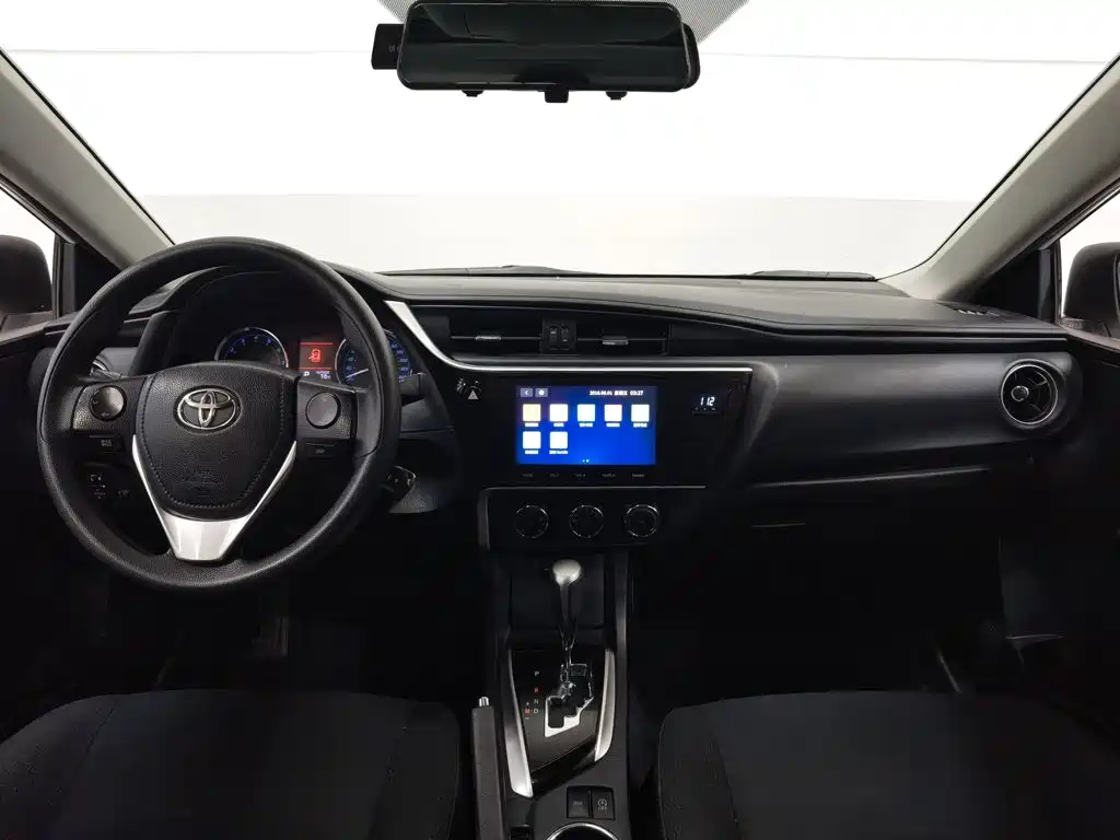 Toyota Corolla — фото 5