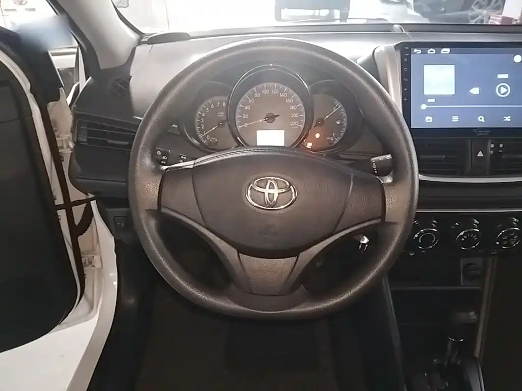 Toyota Vios — фото 11
