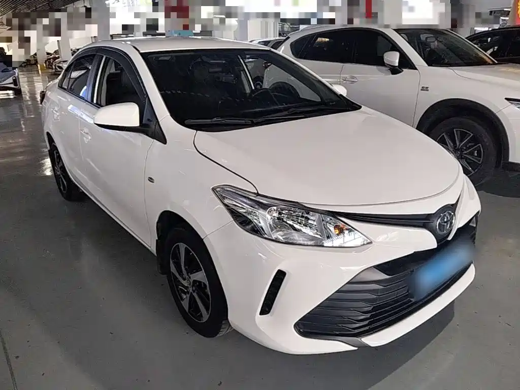 Toyota Vios — фото 4