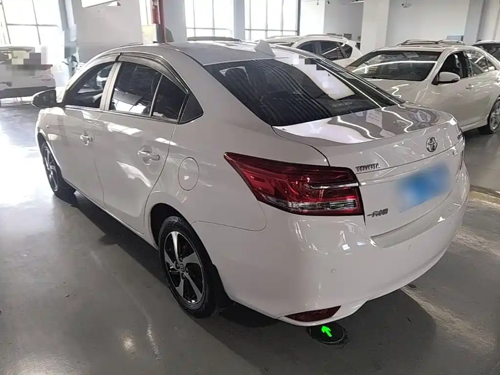 Toyota Vios — фото 5