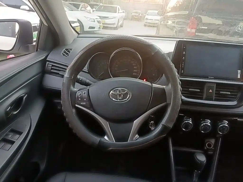 Toyota Vios — фото 11