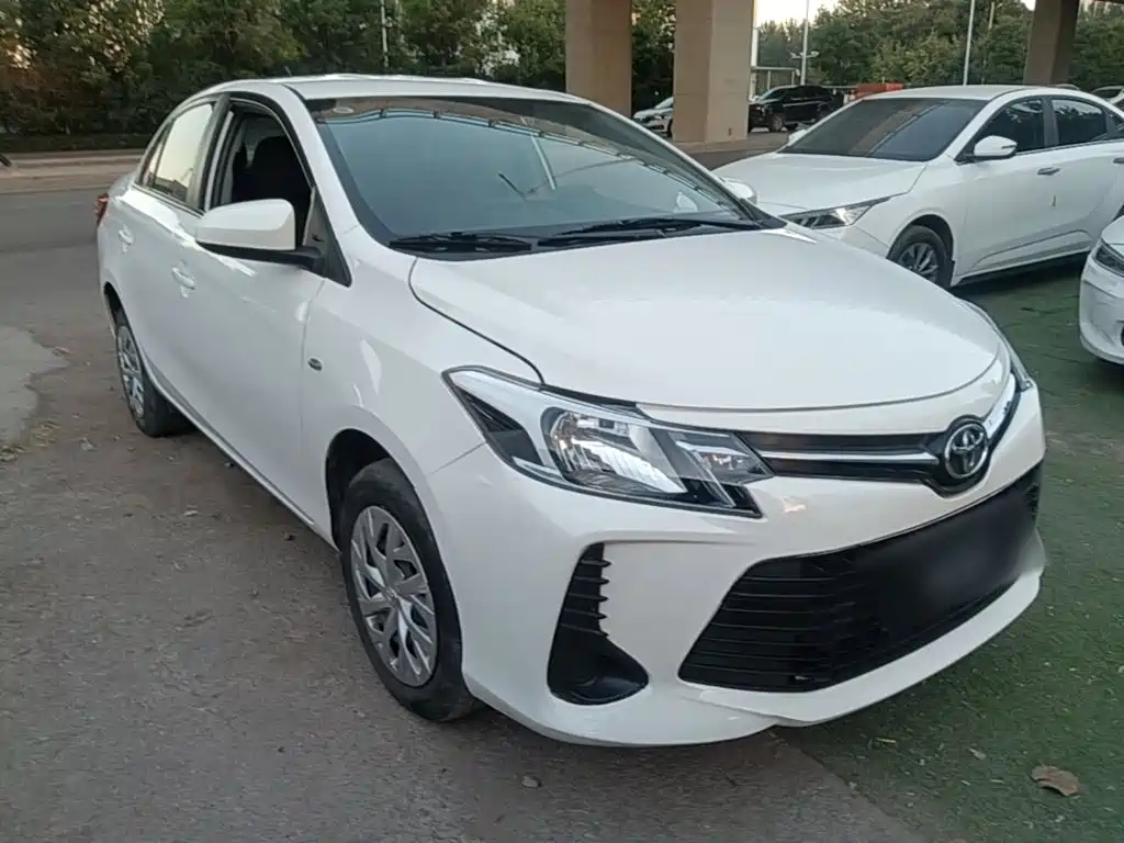 Toyota Vios — фото 4