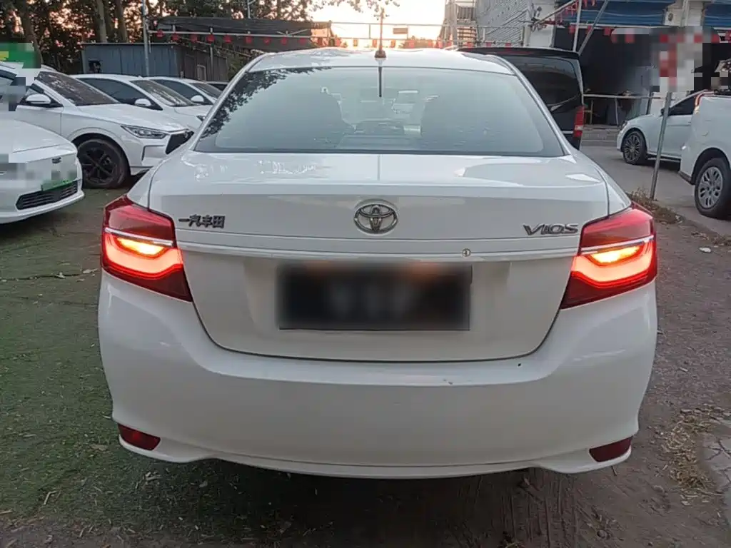 Toyota Vios — фото 6