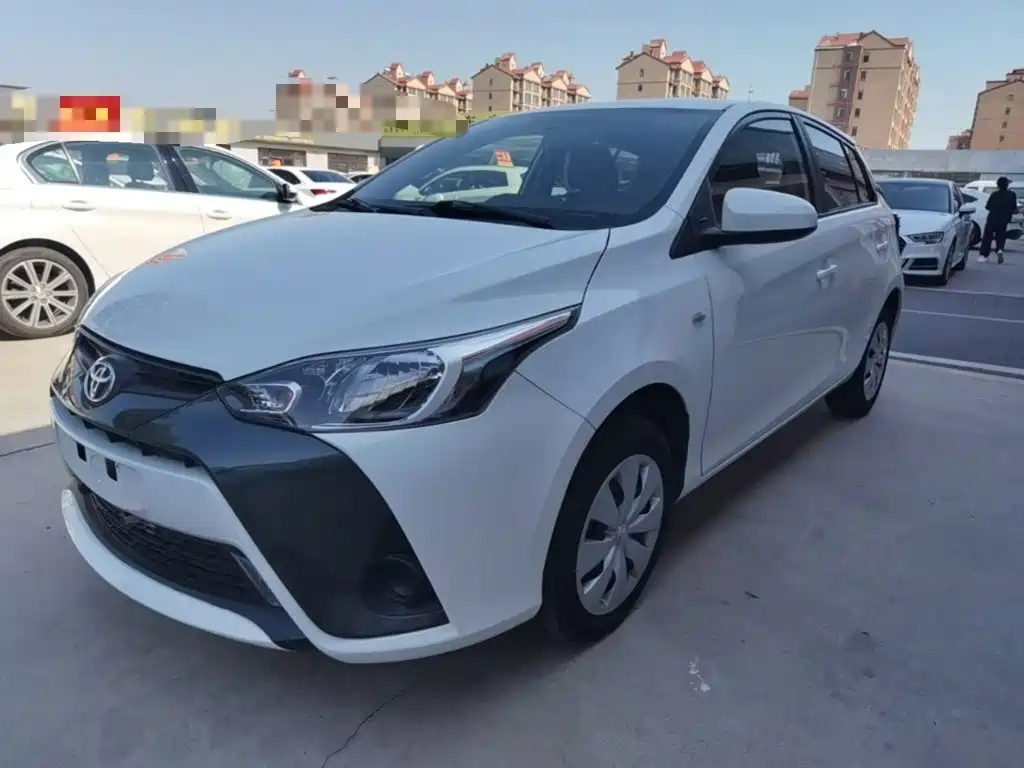 Toyota Yaris L — фото 2