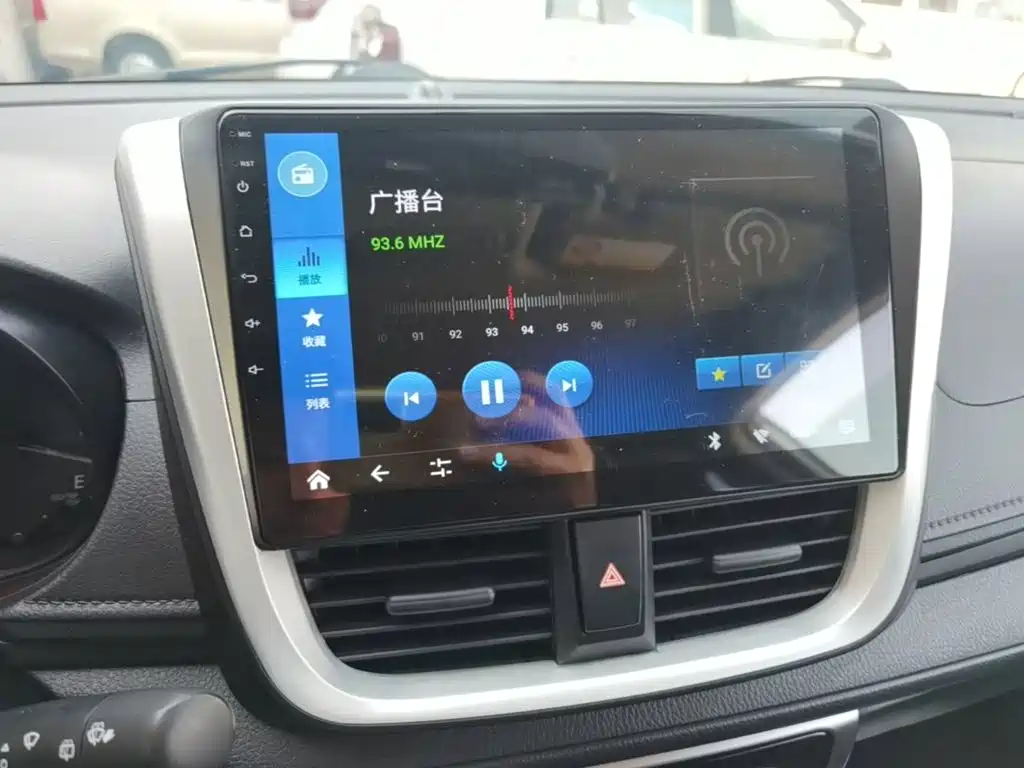 Toyota Yaris L — фото 13
