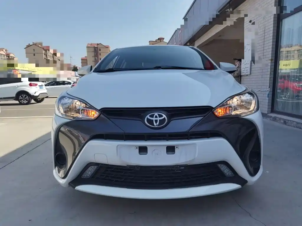 Toyota Yaris L — фото 3