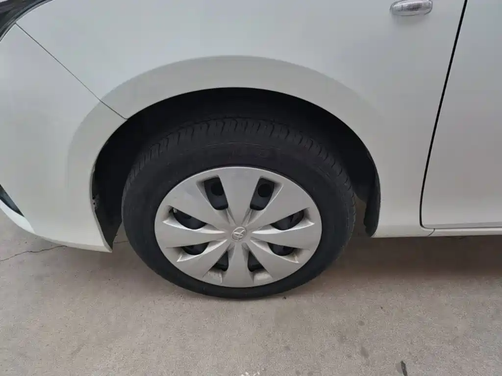 Toyota Yaris L — фото 23