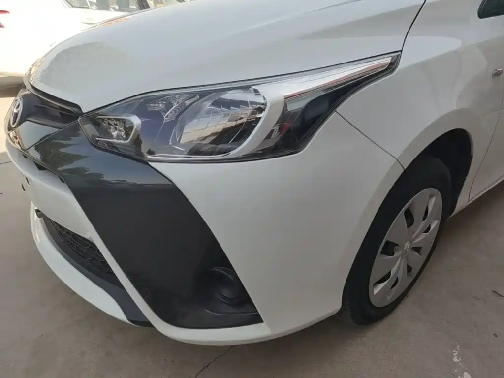Toyota Yaris L — фото 24
