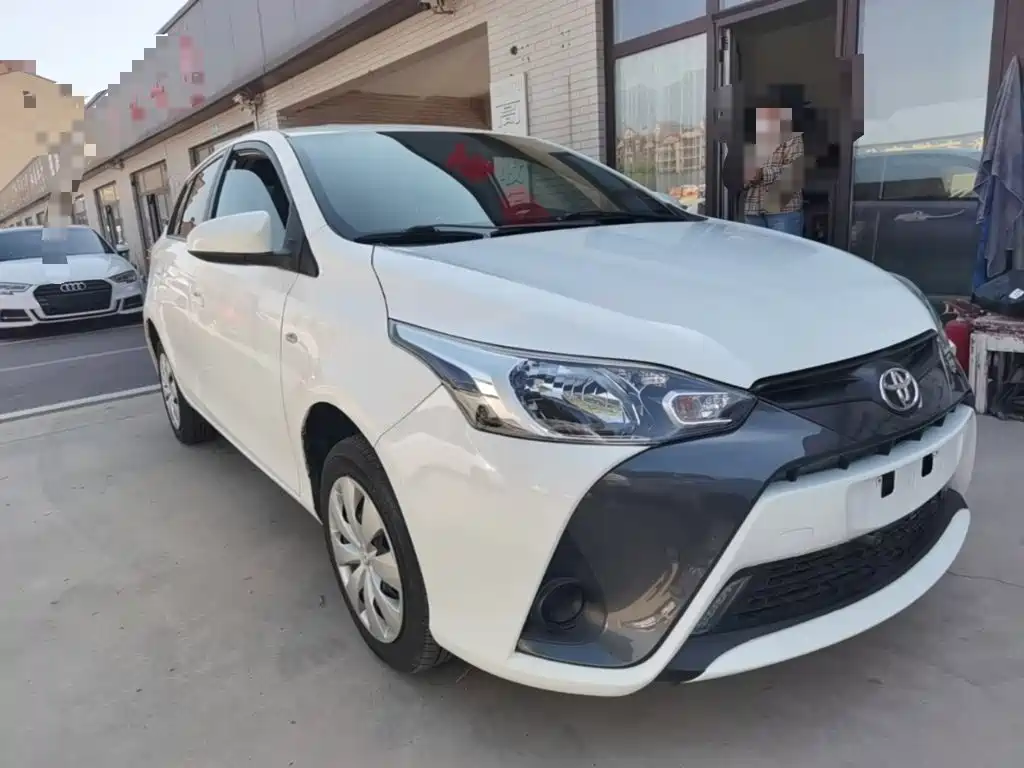 Toyota Yaris L — фото 4