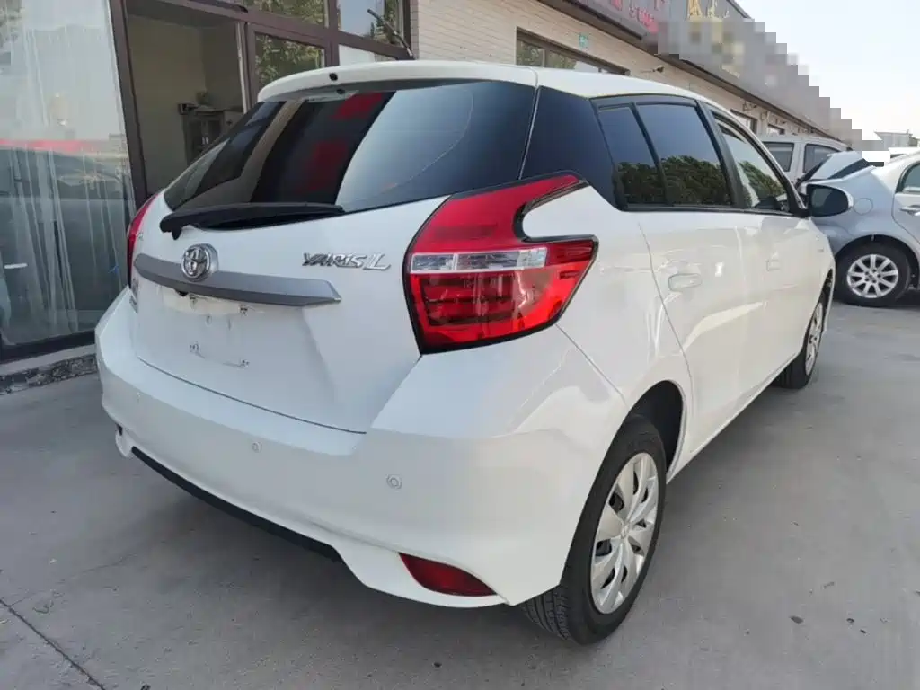 Toyota Yaris L — фото 7