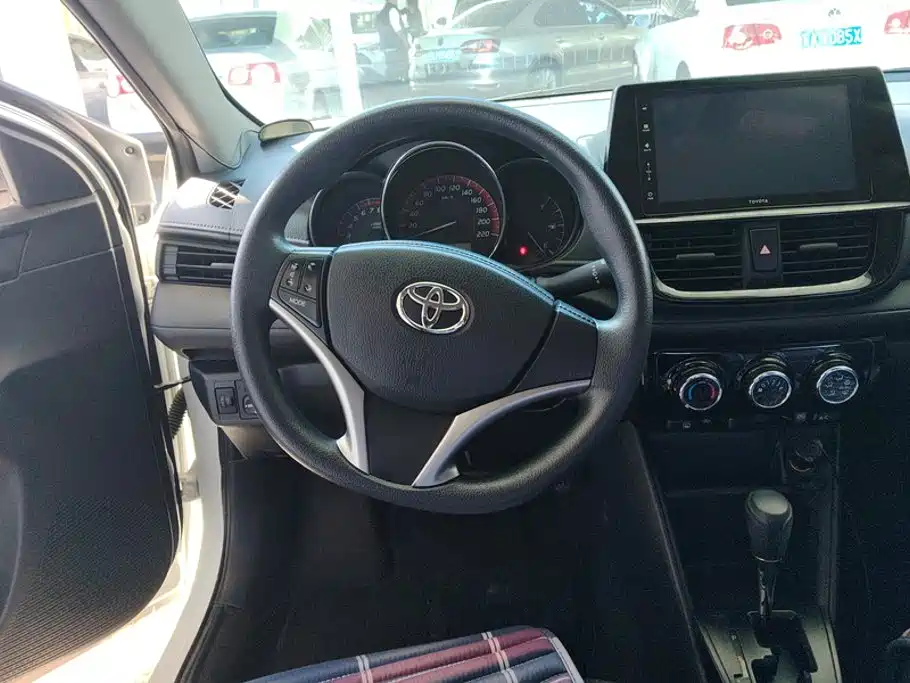 Toyota Vios — фото 15