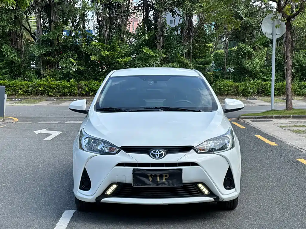 Toyota Yaris L — фото 2