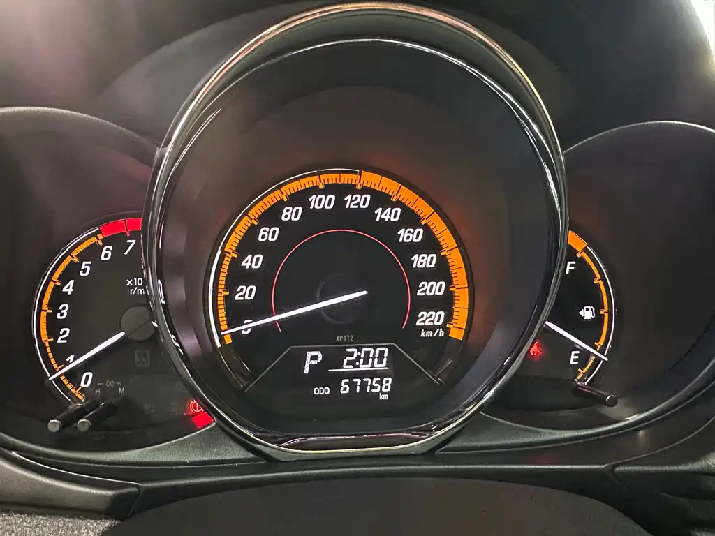 Toyota Yaris L — фото 8