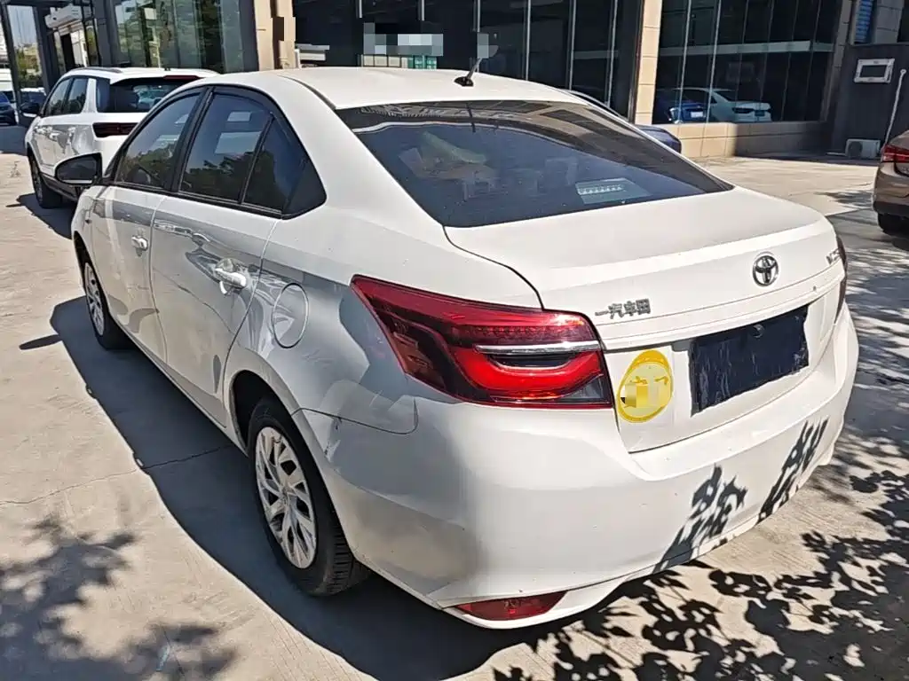 Toyota Vios — фото 5