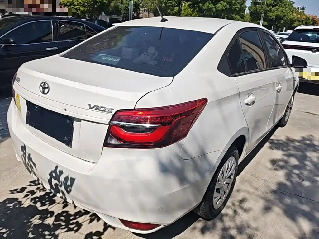 Toyota Vios — фото 7