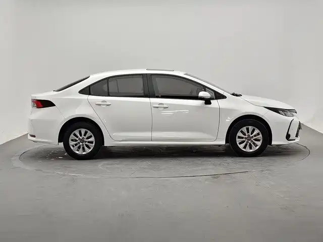 Toyota Corolla — фото 3
