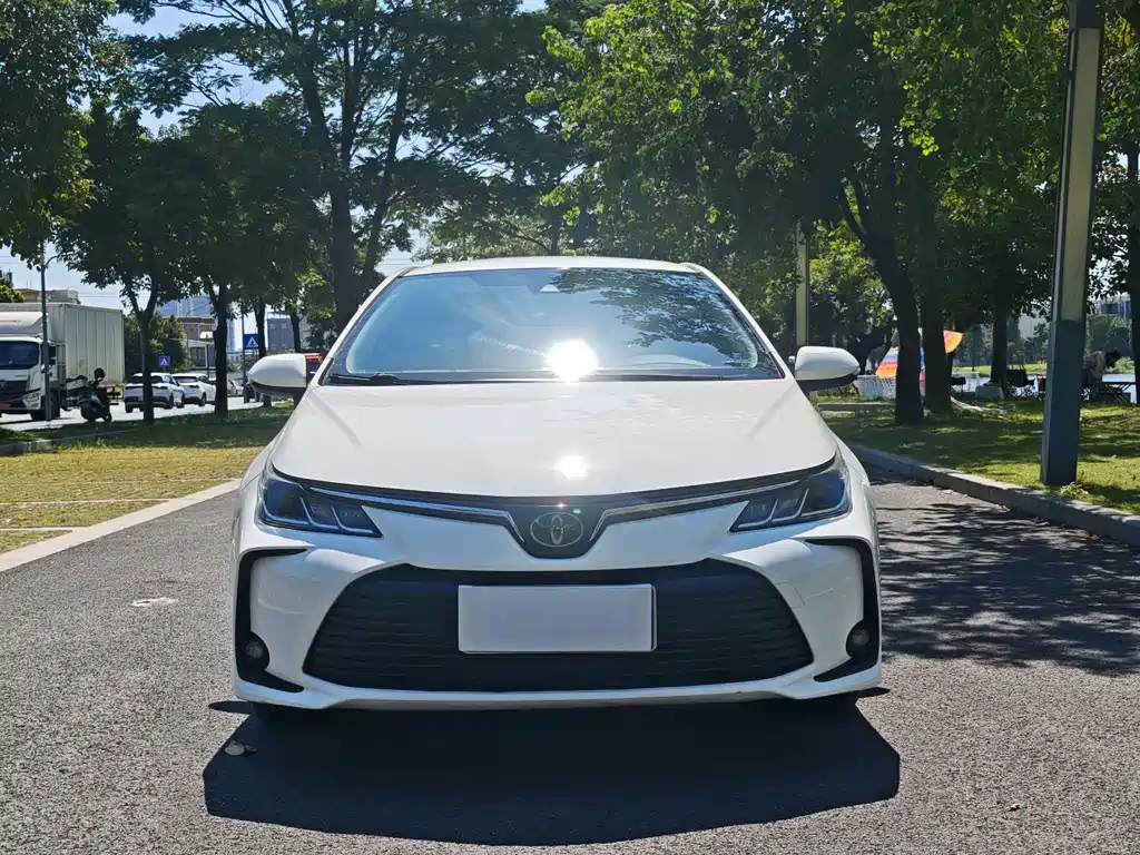 Toyota Corolla — фото 2
