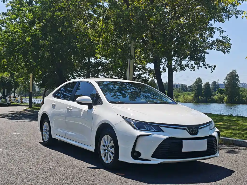 Toyota Corolla — фото 3