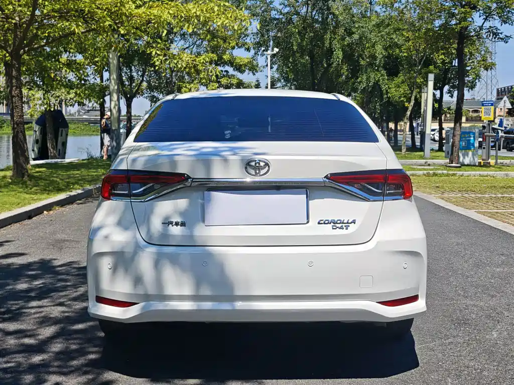Toyota Corolla — фото 10