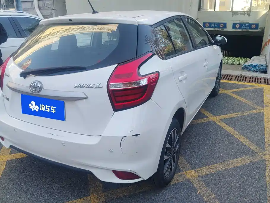 Toyota Yaris L — фото 3