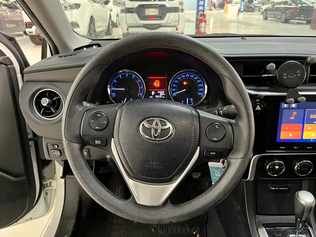 Toyota Corolla — фото 4