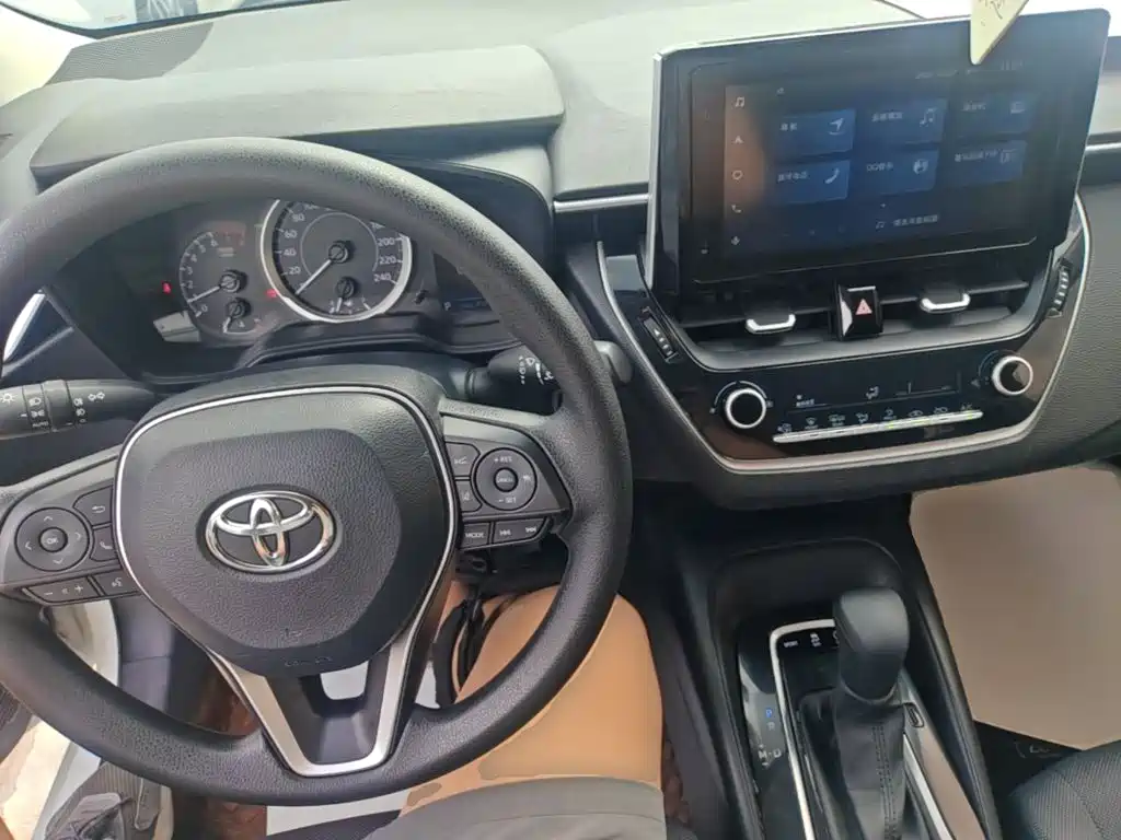 Toyota Corolla — фото 10