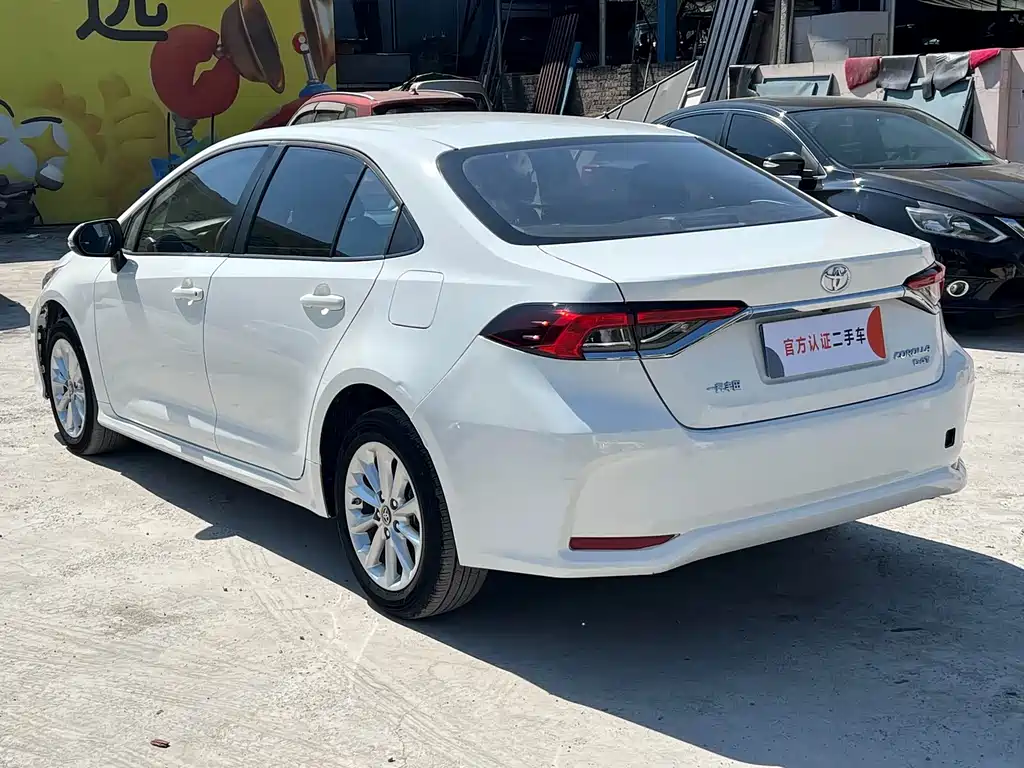 Toyota Corolla — фото 4