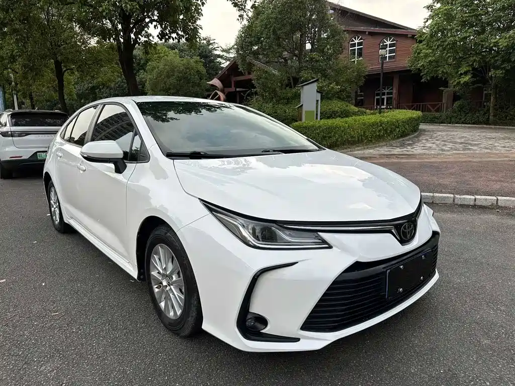 Toyota Corolla — фото 2