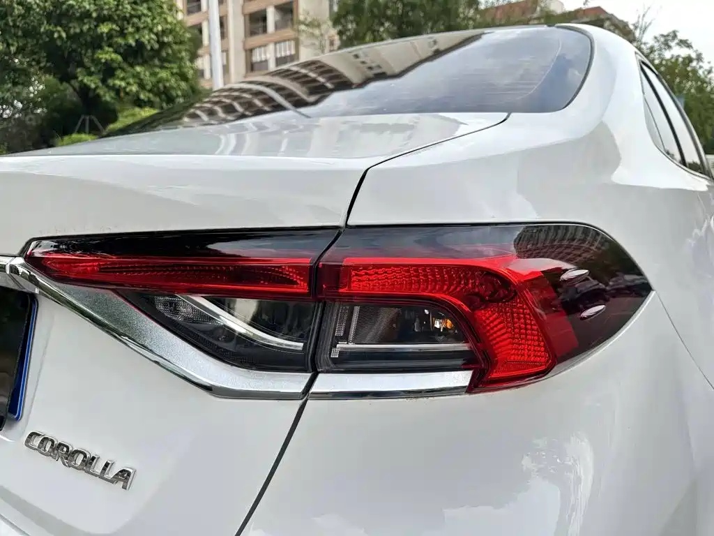 Toyota Corolla — фото 14