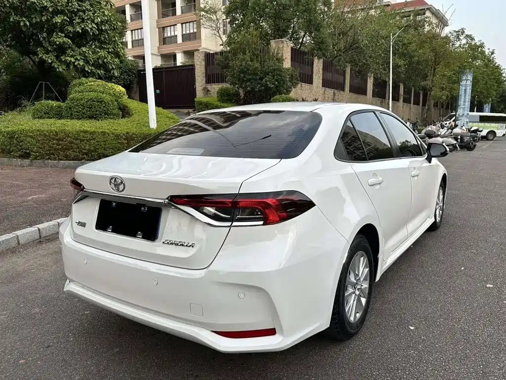 Toyota Corolla — фото 3