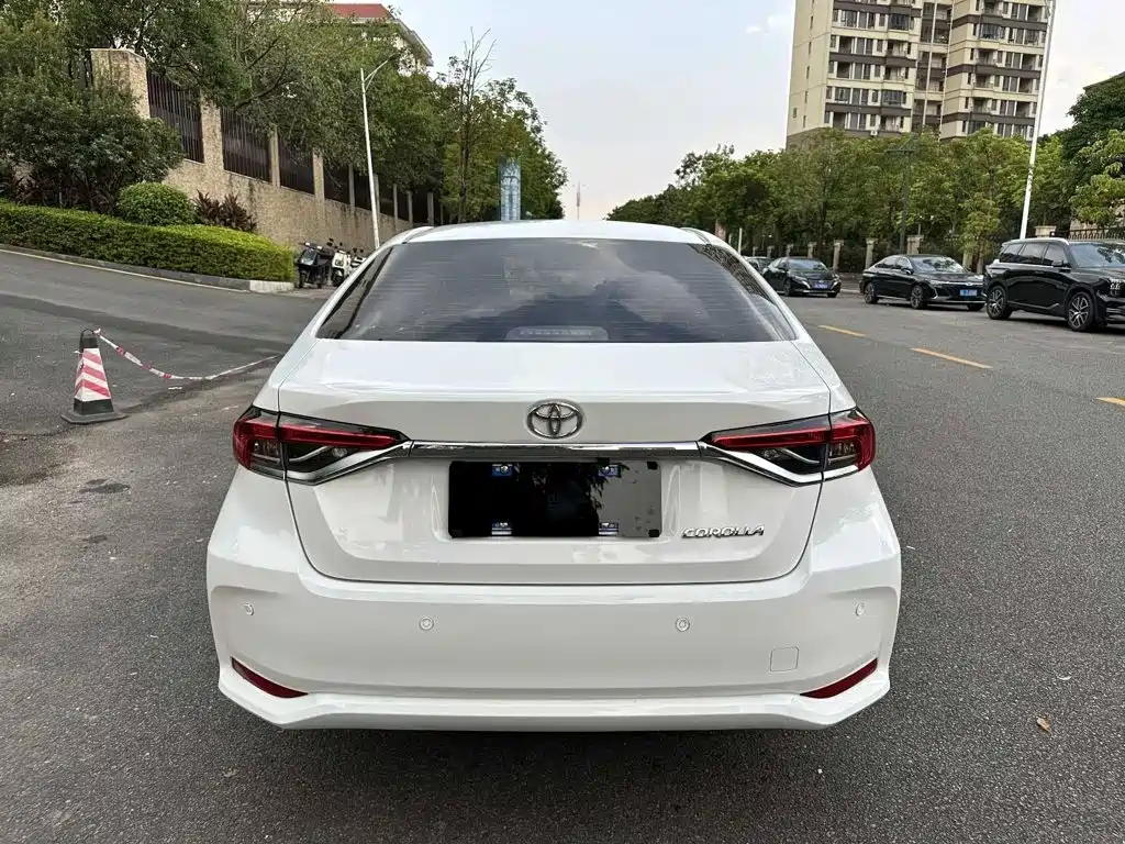 Toyota Corolla — фото 4