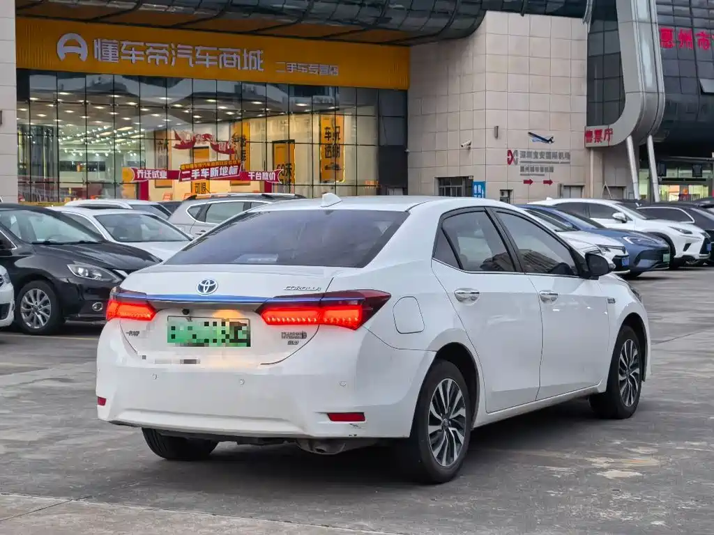 Toyota Corolla Hybrid — фото 2