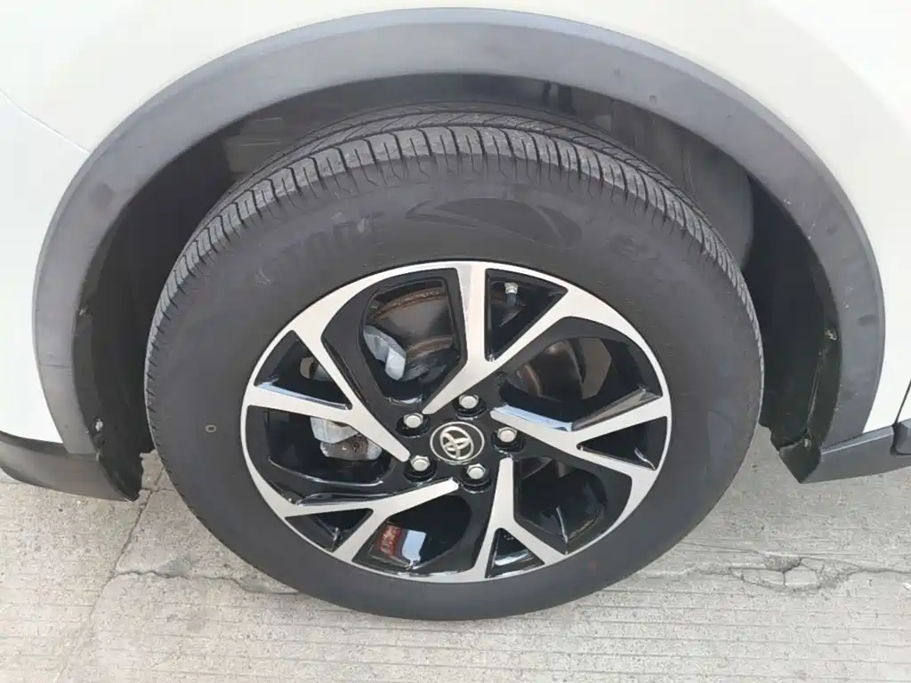 Toyota C-HR — фото 23