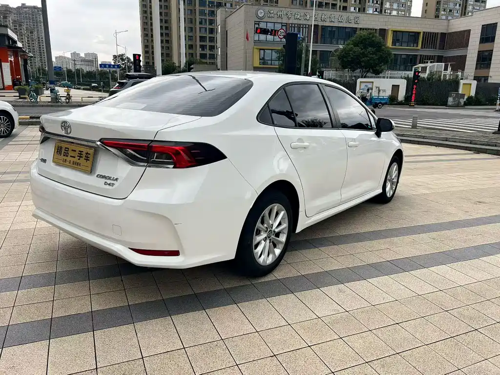 Toyota Corolla — фото 7